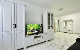 Altheda Living White House 29F-2